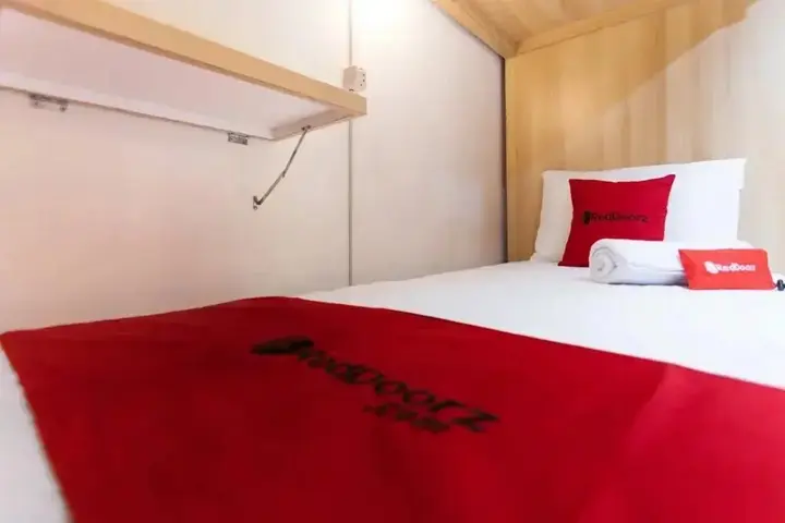 Маланг: Reddoorz Hostel @ Malang City Center