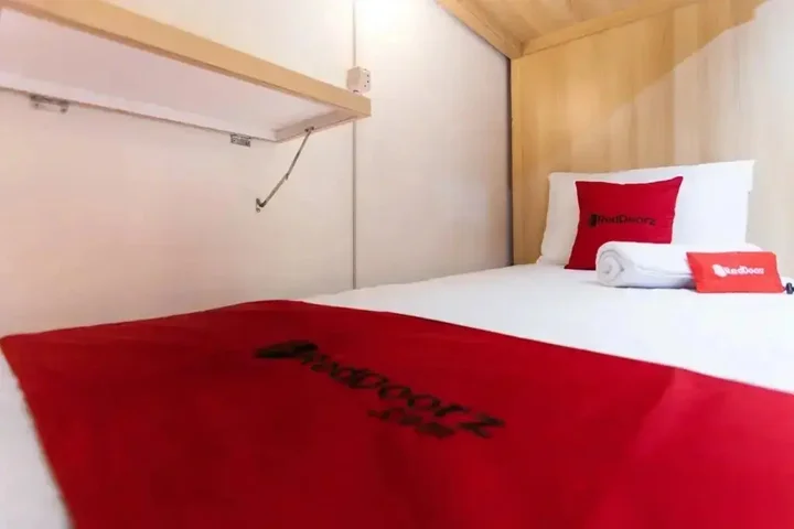 Маланг: Reddoorz Hostel @ Malang City Center