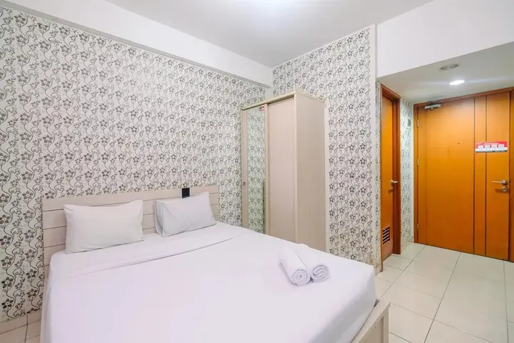 Fully Furnished with Comfortable Design Studio Apartment Margonda Residence 5 — фото 3