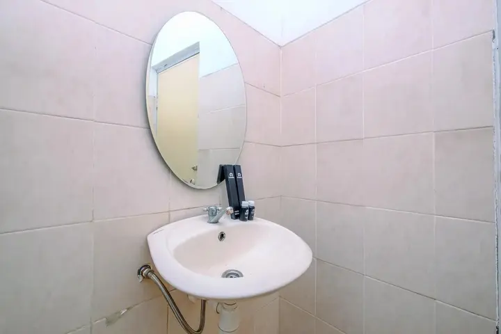 Читарингул: Big And Comfy Studio At Graha Wishnu Guest House
