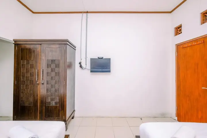 Big And Comfy Studio At Graha Wishnu Guest House — фото 2