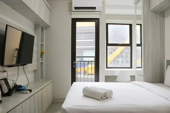 Cozy And Relaxing Studio At Transpark Cibubur Apartment — фото 2