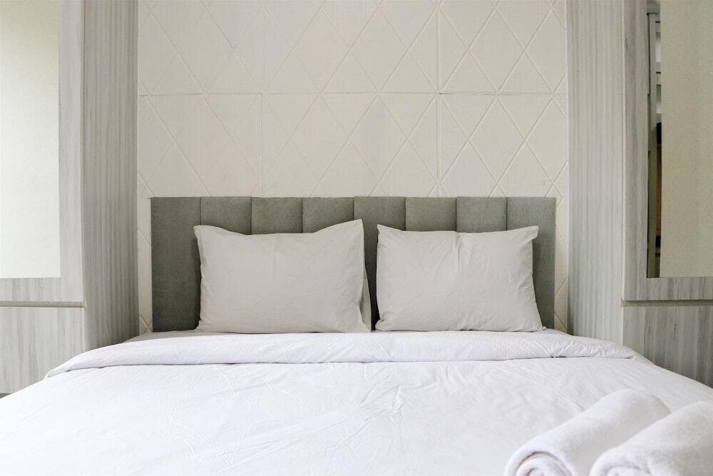 Депок: Cozy And Relaxing Studio At Transpark Cibubur Apartment