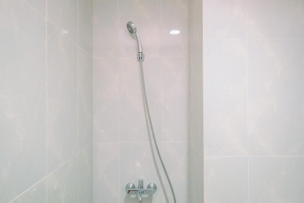 Депок: Minimalist Studio Room At Evenciio Margonda Apartment