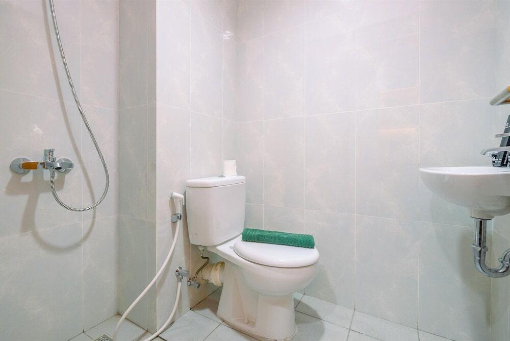 Депок: Minimalist Studio Room At Evenciio Margonda Apartment