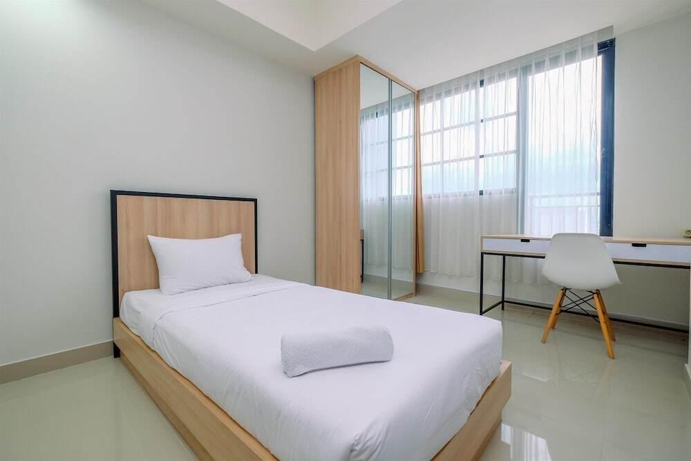 Депок: Minimalist Studio Room At Evenciio Margonda Apartment