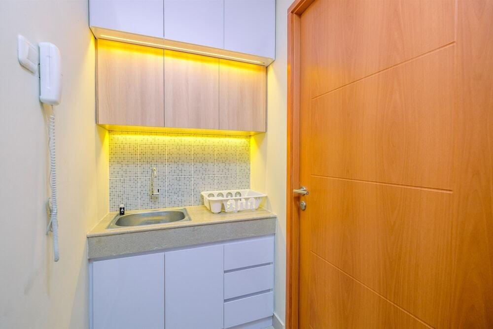 Депок: Nice 2Br At 26Th Floor Evenciio Margonda Apartment
