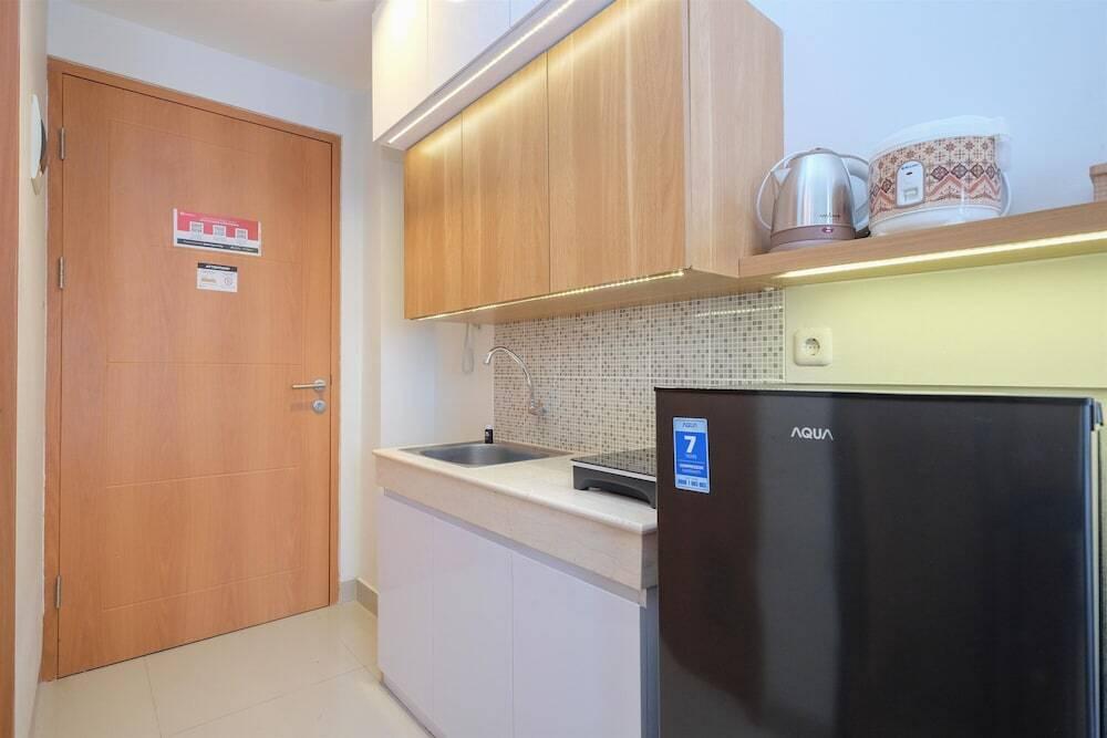Депок: Simply Design Studio Room Evenciio Margonda Apartment