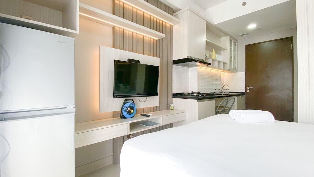 Депок: Simple And Cozy Living Studio Transpark Cibubur Apartment