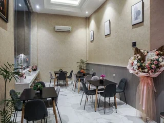 Медан: SUPER OYO Capital O 92066 Papakoel Hotel & Cafe