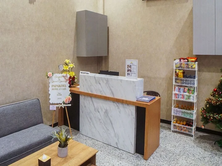 Медан: SUPER OYO Capital O 92066 Papakoel Hotel & Cafe