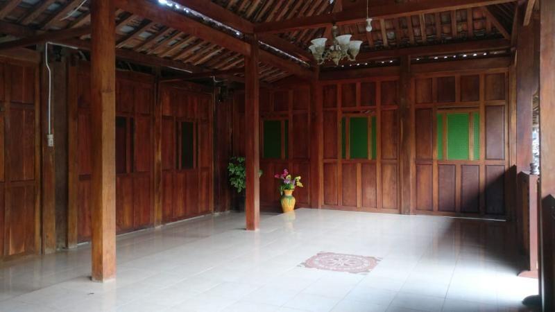 Батуретно: Homestay Mbah Mul by ZUZU