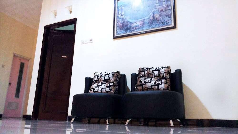 Тегал: Simply Homy Guest House
