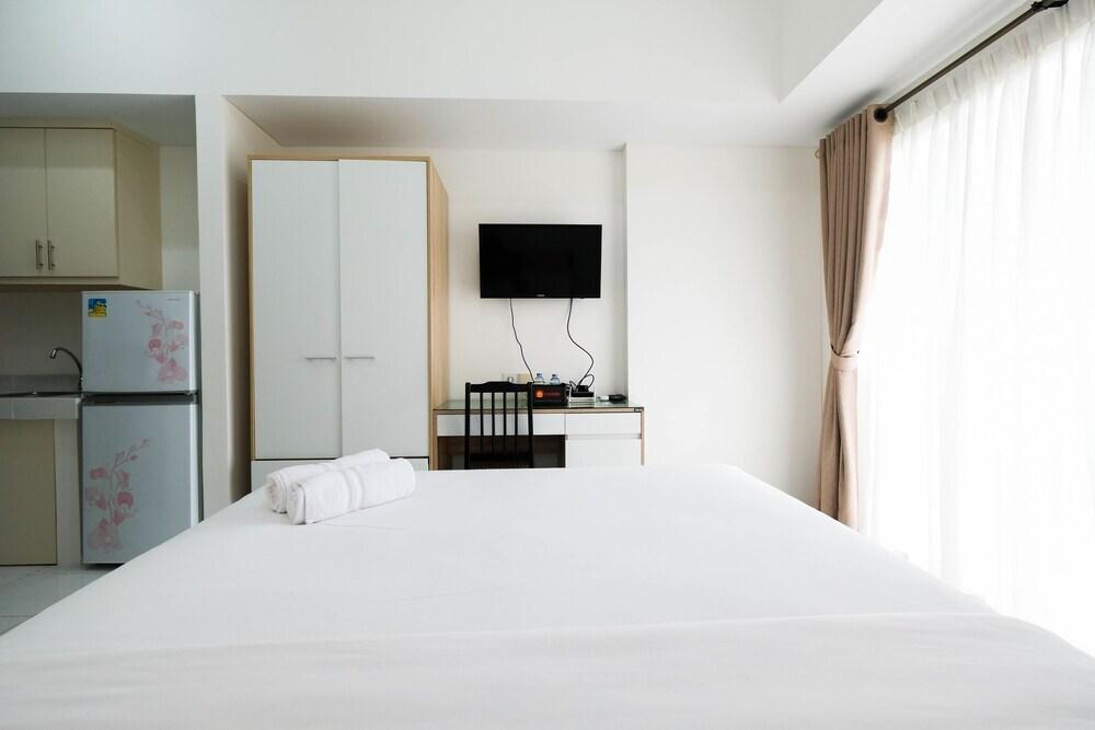 Scenic Studio Room at Casa De Parco Apartment — фото 6