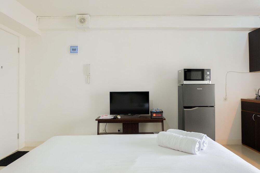 Джакарта: New Studio at Bassura City Apartment near Shopping Mall