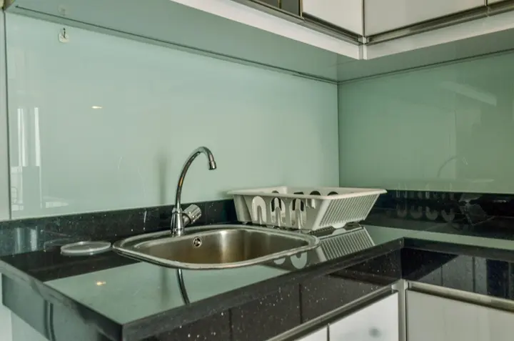 Legok: Cozy Living 1BR at Casa de Parco Apartment