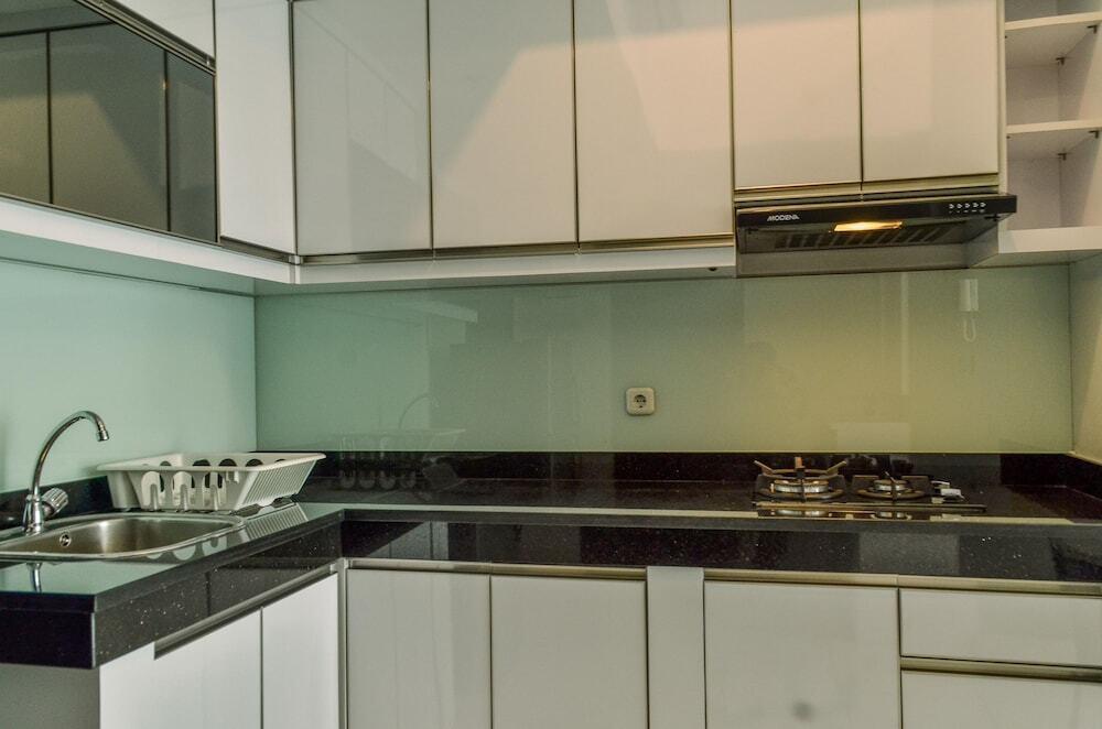 Legok: Cozy Living 1BR at Casa de Parco Apartment