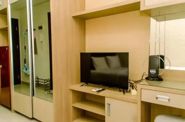 Legok: Comfy Studio At Saveria Bsd City Apartment