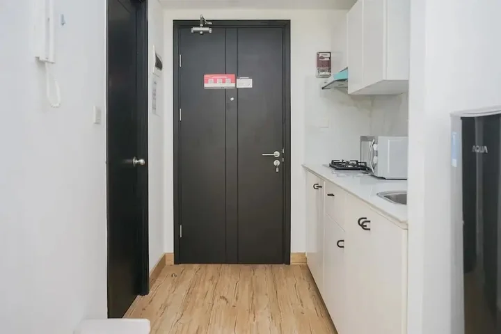 Legok: Fancy And Nice Studio Room At Casa De Parco Apartment