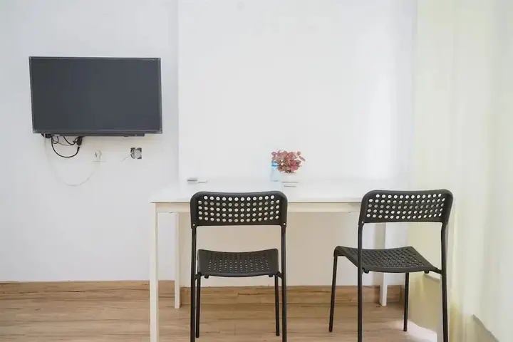 Legok: Fancy And Nice Studio Room At Casa De Parco Apartment