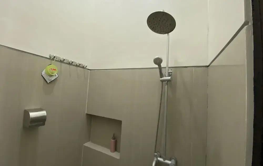 Депок: House Of Briel