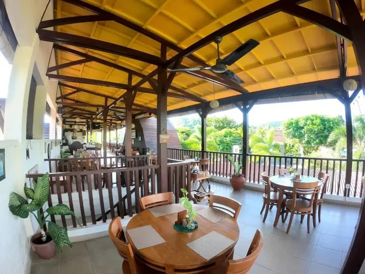 Прайя: Bruga Villas Restaurant and Spa