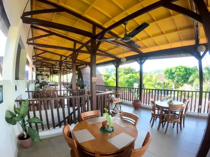 Прайя: Bruga Villas Restaurant and Spa