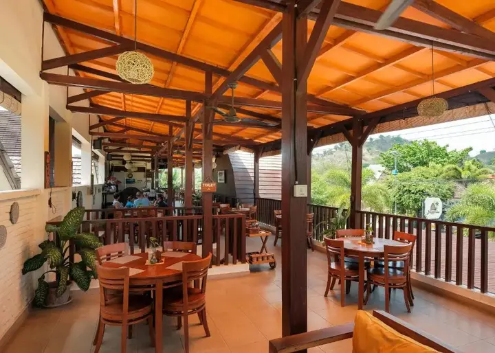 Прайя: Bruga Villas Restaurant and Spa