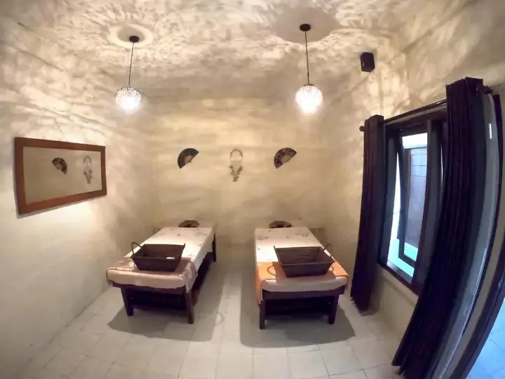 Прайя: Bruga Villas Restaurant and Spa