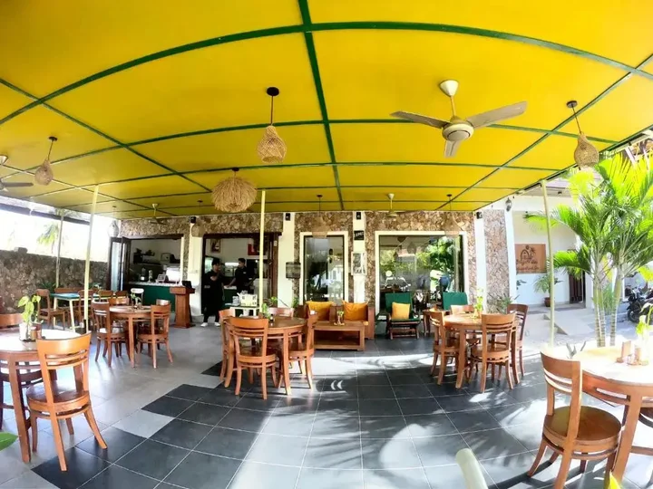 Прайя: Bruga Villas Restaurant and Spa