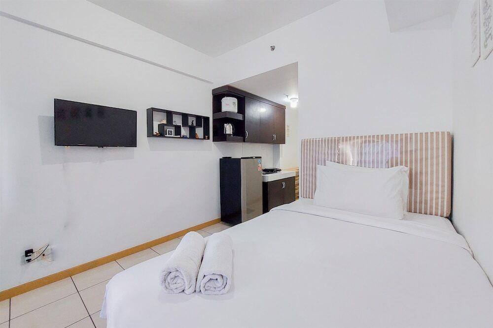 Modern Look Studio Apartment At M-Town Residence Near Sms Mall — фото 1