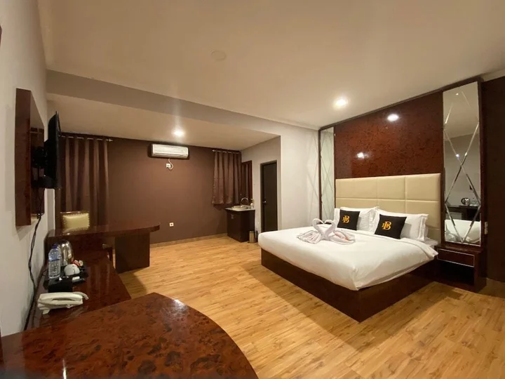 Куруг: Hotel Binong