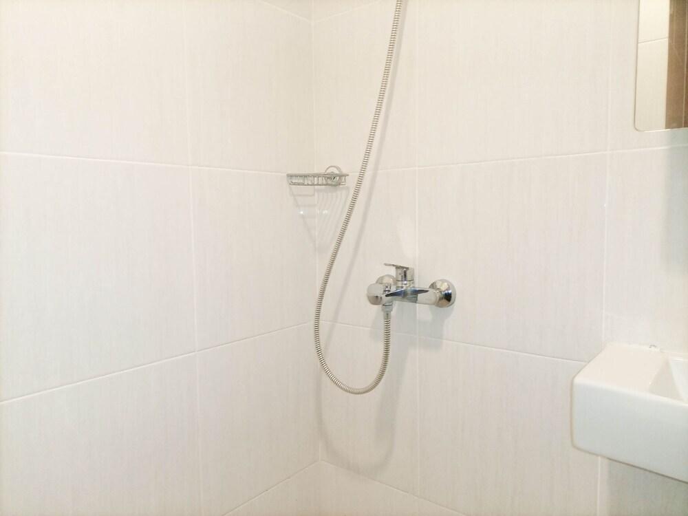 Депок: Elegant And Cozy Studio Barsa City Apartment