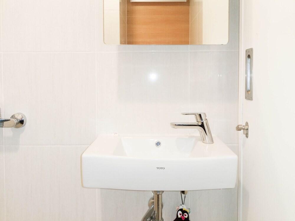 Депок: Elegant And Cozy Studio Barsa City Apartment
