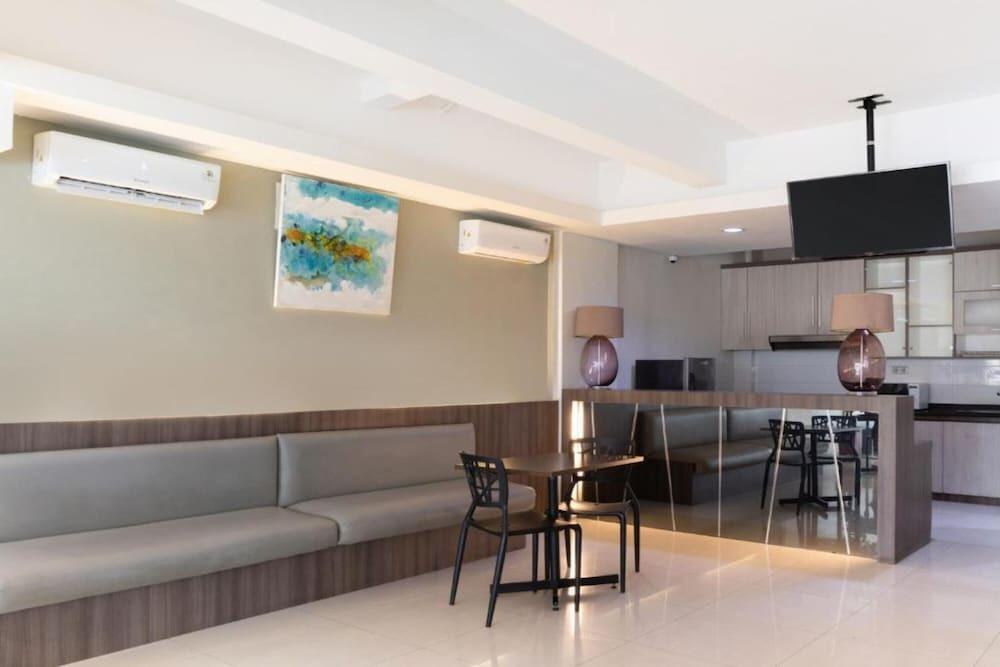Джакарта: OYO 3811 Best Inn Hotel