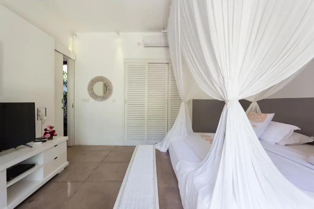 Villa Bliss a paradise of three independent Villas — фото 5