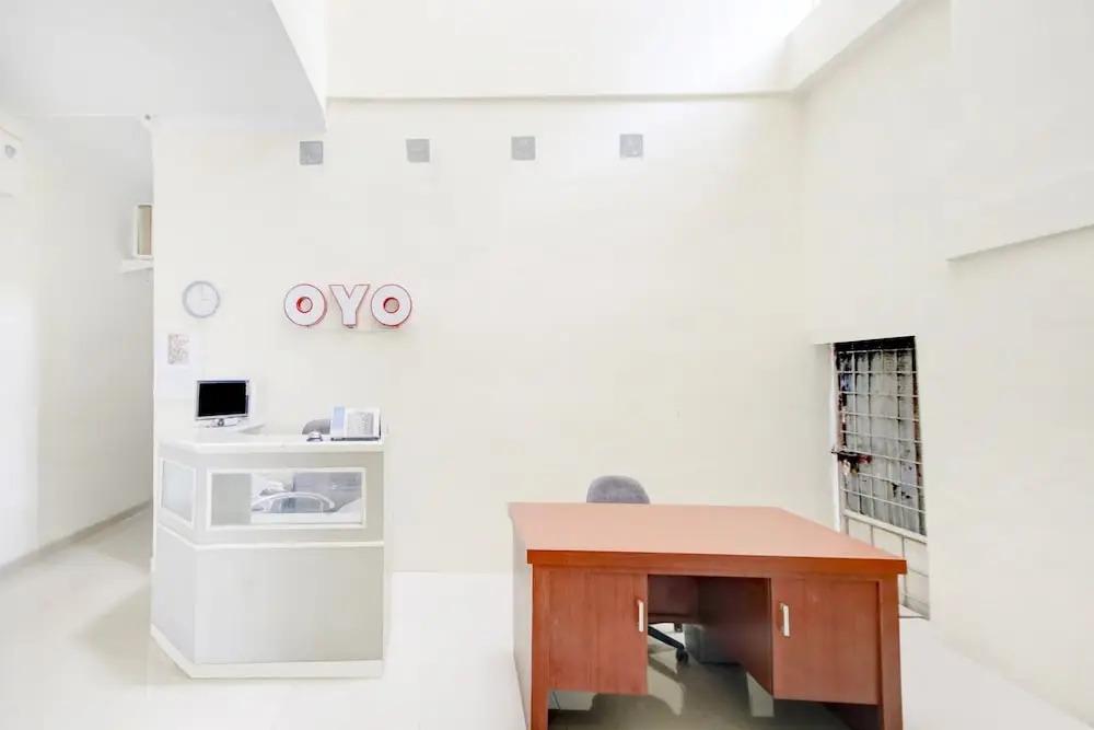 Медан: 252 Royal Homestay By OYO
