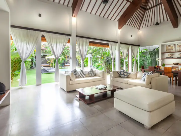2BR Villa Alice Dua in Seminyak — фото 1