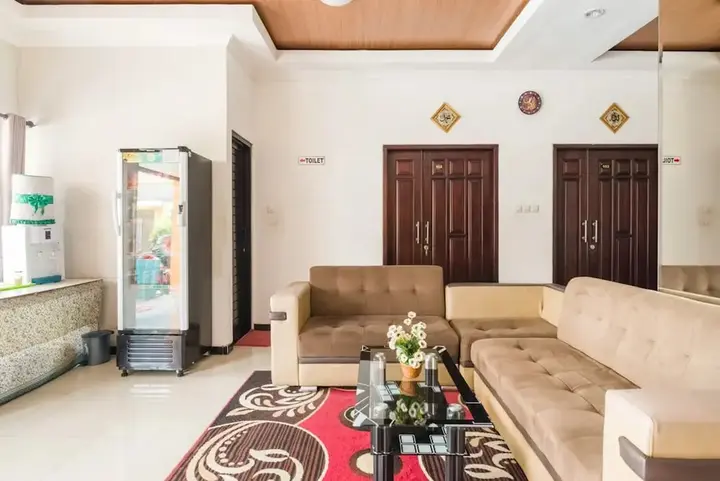 Маланг: Hasanah Guest House Gajayana by Reddoorz