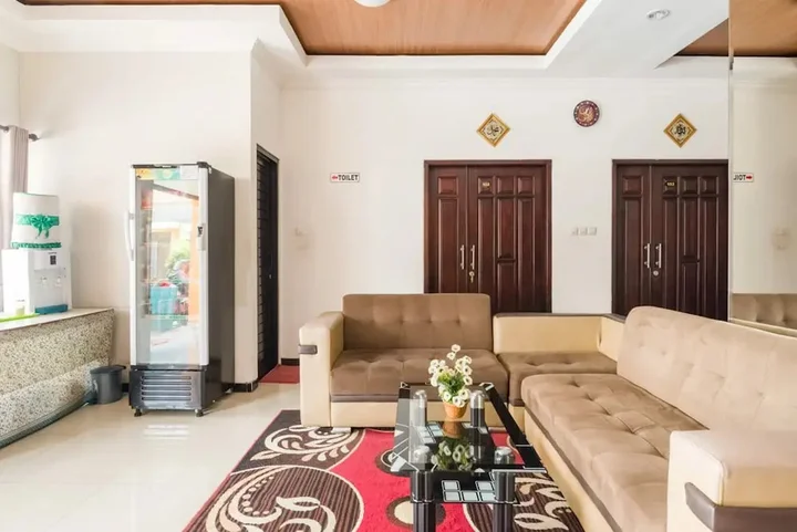 Маланг: Hasanah Guest House Gajayana by Reddoorz