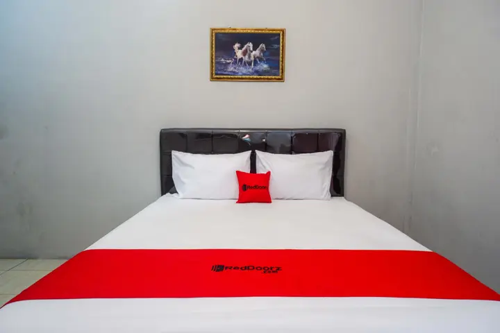 Сукохарджо: RedDoorz near Patung Kuda Solo Baru