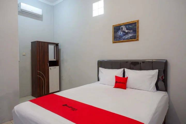 Сукохарджо: RedDoorz near Patung Kuda Solo Baru