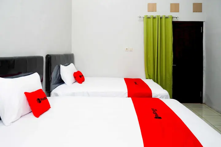 Сукохарджо: RedDoorz near Patung Kuda Solo Baru
