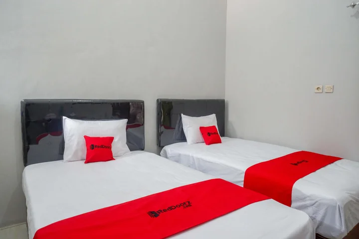 Сукохарджо: RedDoorz near Patung Kuda Solo Baru