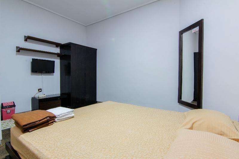 Депок: Embe Enem Homestay by ZUZU