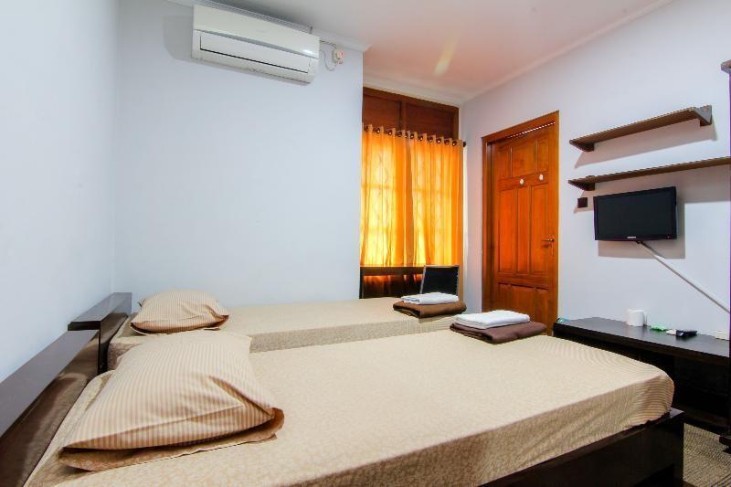 Депок: Embe Enem Homestay by ZUZU