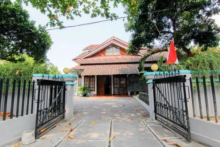 Депок: Embe Enem Homestay by ZUZU