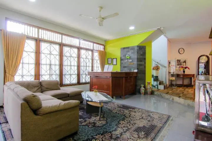 Депок: Embe Enem Homestay by ZUZU