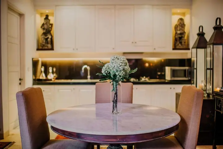 Mosan House - unique art-filled gem in perfect location a short walk from the beach or Seminyak Square — фото 1