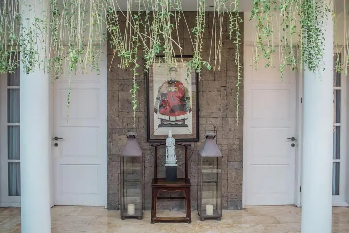 Mosan House - unique art-filled gem in perfect location a short walk from the beach or Seminyak Square — фото 2